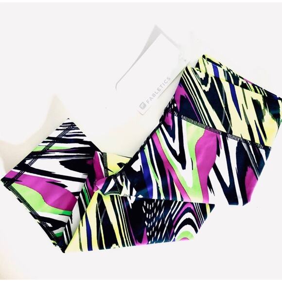 NEW FABLETICS Neon Black White Salar Crop Knee Length Workout Pant Leggings XS - Picture 6 of 7